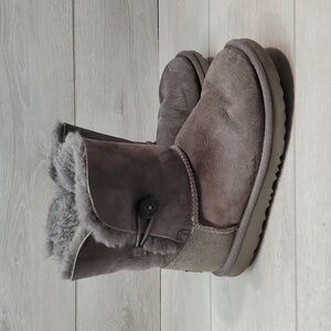 Ugg Australia Kids Girls Bailey Button Leather Sheepskin Boots shoes sz 3